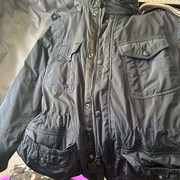 Polo - Picture 2 of 2